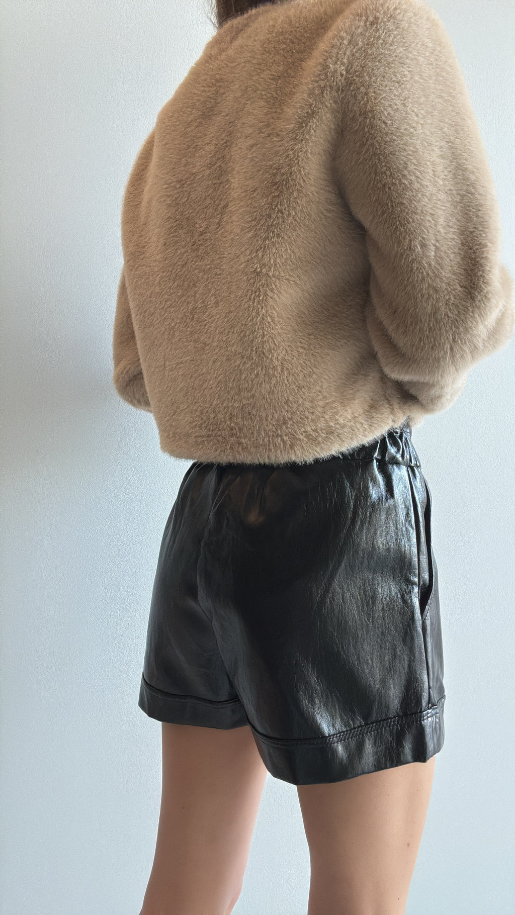 Short en Simili Cuir brillant Noir